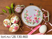 Preparation of Easter gifts. Flower decoupage on eggs and embroidery with satin ribbons. Стоковое фото, фотограф Виктория Катьянова / Фотобанк Лори