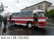 Москва. День московского транспорта, выставка на Фрунзенской набережной. Автобус ЛАЗ-695Е (2017 год). Редакционное фото, фотограф Дмитрий Щукин / Фотобанк Лори