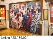 Большая фотография царской семьи. Фрагмент экспозиции кабинета-музея императора Николая II. Тобольск. Тюменская область (2018 год). Редакционное фото, фотограф Сергей Афанасьев / Фотобанк Лори
