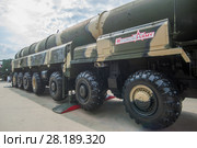 Российская межконтинентальная баллистическая ракета РТ-2ПМ «Тополь» (по классификации НАТО SS-25 Sickle) на Международном военно-техническом форуме «Армия-2017», вид справа. Кубинка, военно-патриотический парк «Патриот» Редакционное фото, фотограф Малышев Андрей / Фотобанк Лори