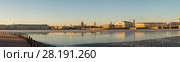 Panoramic view of the Spit of Vasilievsky island and the embankments of the Neva river early in the morning, St. Petersburg (2015 год). Редакционное фото, фотограф Юлия Бабкина / Фотобанк Лори