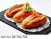 Bread and avocado sauce. Стоковое фото, фотограф Alexander Tihonovs / Фотобанк Лори