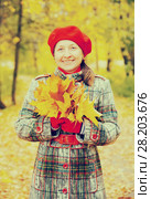 woman with maple leaves. Стоковое фото, фотограф Яков Филимонов / Фотобанк Лори