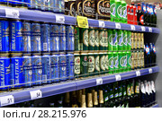 Moscow, Russia - March 18. 2018. beer of different brands at Perekrestok store. Редакционное фото, фотограф Володина Ольга / Фотобанк Лори