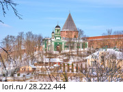 Старинная крепостная стена. Башня Веселуха и Духовная семинария на восточной стороне крепости (2018 год). Стоковое фото, фотограф Parmenov Pavel / Фотобанк Лори