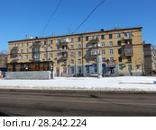 Пятиэтажный трёхподъездный кирпичный жилой дом серии I-410 (САКБ), построен в 1958 году. Ивантеевская улица, 23. Район Богородское. Москва (2018 год). Редакционное фото, фотограф lana1501 / Фотобанк Лори