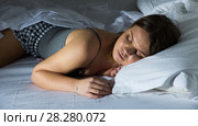 Sexy girl in pygamas sleeping in bed at home. Стоковое фото, фотограф Яков Филимонов / Фотобанк Лори