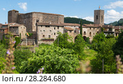 Castle of Santa Pau in summer day, Garrotxa (2017 год). Стоковое фото, фотограф Яков Филимонов / Фотобанк Лори