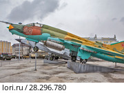 Су-17 — советский истребитель-бомбардировщик, разработанный в первой половине 1960-х годов. На открытой площадке музея военной техники «Боевая слава Урала». Верхняя Пышма. Свердловская область (2018 год). Редакционное фото, фотограф Сергей Афанасьев / Фотобанк Лори