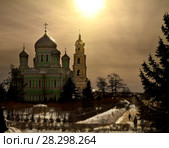 Купола на закате. Троицкий собор монастыря св.Серафима Саровского в лучах заходящего солнца (2018 год). Стоковое фото, фотограф oleg savichev / Фотобанк Лори