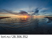 Старый причал на Белом море.Закат. Россия, Архангельская область, Северодвинск. Стоковое фото, фотограф Яковлев Сергей / Фотобанк Лори