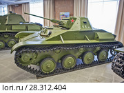 Легкий танк Т-60 образца 1941 года. Выставочный центр музея военной техники «Боевая слава Урала». Верхняя Пышма. Свердловская область (2018 год). Редакционное фото, фотограф Сергей Афанасьев / Фотобанк Лори