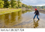 Переход речки вброд. Стоковое фото, фотограф Акиньшин Владимир / Фотобанк Лори