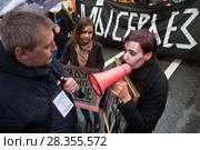 Участники первомайской демонстрации. Партия мёртвых. Задержание Активистка Варвара Михайлова и сотрудник комитета по вопросам законности,  правопорядка и безопасности.  Санкт-Петербург. (2018 год). Редакционное фото, фотограф Евгений Кашпирев / Фотобанк Лори