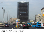 Россия, Москва, институт Гидропроект на Соколе летом на фоне голубого неба (2017 год). Редакционное фото, фотограф Илья Илмарин / Фотобанк Лори