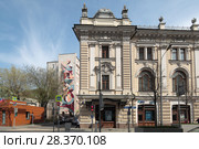 Москва, Неглинная улица, дом 14 с видом на Звонарский переулок (2018 год). Редакционное фото, фотограф Дмитрий Неумоин / Фотобанк Лори