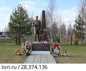 Тверская область, Ржев. Памятник советскому солдату на мемориальном кладбище советских воинов на Осташковском шоссе (2018 год). Редакционное фото, фотограф Елена Орлова / Фотобанк Лори