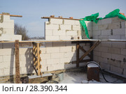 Строительство загородного дома из газосиликатного блока. Стоковое фото, фотограф Олег Хархан / Фотобанк Лори