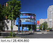 Торговый центр "Сфера". Московская область, город Железнодорожный (Большая Балашиха), микрорайон Ольгино, улица Жилгородок 44а (2018 год). Редакционное фото, фотограф Алексей Гусев / Фотобанк Лори