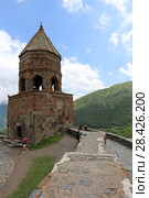 Средневековая колокольня Троицкой церкви в Гергети. Georgia, Mtskheta-Mtianeti, Kazbegi (2017 год). Редакционное фото, фотограф Алексей Гусев / Фотобанк Лори