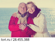 Mature couple walking by sea. Стоковое фото, фотограф Яков Филимонов / Фотобанк Лори