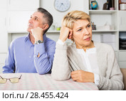 Mature couple quarrels. Стоковое фото, фотограф Яков Филимонов / Фотобанк Лори