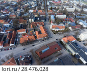 Пересечение улиц Таллина (Tallinna) и Торни (Torni) в городе Курессааре, остров Сааремаа, Эстония (2018 год). Стоковое фото, фотограф Кекяляйнен Андрей / Фотобанк Лори