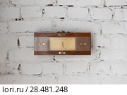 Vintage watches on white brick wall. Стоковое фото, фотограф Kirill Kedrinskiy / Ingram Publishing / Фотобанк Лори