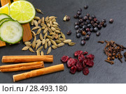 Cloves cardamom cinnamon juniper berries and dried cranberries Gyn tonic spices with lemon and cucumber. Стоковое фото, агентство Ingram Publishing / Фотобанк Лори