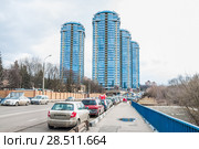 Давыдковский мост через реку Сетунь и жилой комплекс "Кутузовская ривьера", Нежинская ул., 3. Москва (2015 год). Редакционное фото, фотограф Алёшина Оксана / Фотобанк Лори