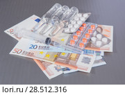 Euro banknotes medicines syringe. Стоковое фото, фотограф Юрий Бизгаймер / Фотобанк Лори