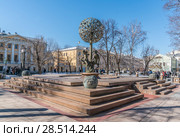 Фонтан "Адам и Ева"  в сквере рядом со станцией метро Новокузнецкая (2018 год). Редакционное фото, фотограф Виктор Тараканов / Фотобанк Лори