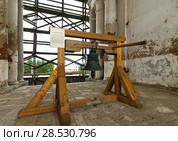 Очепной колокол. Ризоположенский монастырь. Город Суздаль (2018 год). Редакционное фото, фотограф Макаров Алексей / Фотобанк Лори