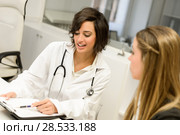 Female doctor explaining diagnosis to her female patient. Стоковое фото, фотограф Javier Sánchez Mingorance / Ingram Publishing / Фотобанк Лори