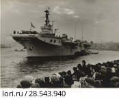 Английский авианосец "Триумф". Визит доброй воли в Ленинград. октябрь 1955. Редакционное фото, фотограф Retro / Фотобанк Лори