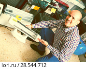 man choosing electric heater. Стоковое фото, фотограф Яков Филимонов / Фотобанк Лори