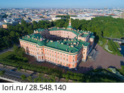Михайловский (Инженерный) замок солнечным майским утром (аэрофотосъемка). Санкт-Петербург, Россия (2018 год). Редакционное фото, фотограф Виктор Карасев / Фотобанк Лори
