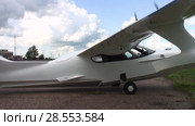 Руление самолета-амфибии Л-42 на аэродроме. Taxiing L-42 amphibian aircraft on the airfield. Редакционное видео, видеограф Евгений Романов / Фотобанк Лори