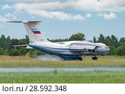Ил-76МД (бортовой RF-78807) на посадке, аэродром Мигалово, Тверь (2018 год). Редакционное фото, фотограф Alexei Tavix / Фотобанк Лори