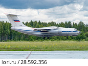 Ил-76МД (бортовой RF-78805) на посадке, аэродром Мигалово, Тверь (2018 год). Редакционное фото, фотограф Alexei Tavix / Фотобанк Лори