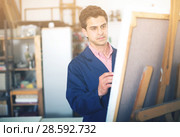 Artist painting on canvas. Стоковое фото, фотограф Яков Филимонов / Фотобанк Лори