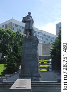 Памятник адмиралу Макарову. Владивосток. (2018 год). Редакционное фото, фотограф syngach / Фотобанк Лори