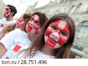Хорватские фанаты на Никольской улице в преддверии финального матча Франция-Хорватия (2018 год). Редакционное фото, фотограф Дмитрий Неумоин / Фотобанк Лори