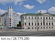 Москва. Улица Воздвиженка. Вид на "Дом Моссельпрома" и здание Россотрудничества (2018 год). Редакционное фото, фотограф Илюхина Наталья / Фотобанк Лори