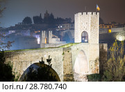 town with gate on bridge in night. Besalu. Стоковое фото, фотограф Яков Филимонов / Фотобанк Лори