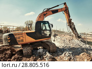 hydraulic breaker hammer excavator at demolition work. Стоковое фото, фотограф Дмитрий Калиновский / Фотобанк Лори