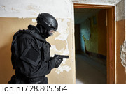 Special forces armed with pistol ready to attack. Стоковое фото, фотограф Дмитрий Калиновский / Фотобанк Лори