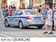 Машина ДПС на улице Ильинка (2018 год). Редакционное фото, фотограф Алёшина Оксана / Фотобанк Лори