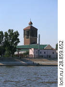 Водонапорная башня бывшей Атаманской станицы летом. Город Астрахань (2018 год). Стоковое фото, фотограф Алексей Гусев / Фотобанк Лори