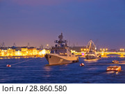 Санкт-Петербург. Военный корабль на параде в день ВМФ. Сторожевой корабль «Адмирал Макаров» проекта 11356 ВМС России (2018 год). Редакционное фото, фотограф Литвяк Игорь / Фотобанк Лори